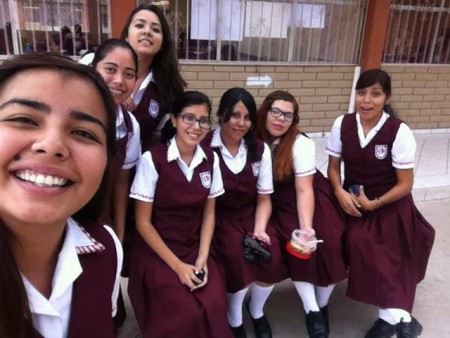 En la escuela Normal "Estefania castañeda de cacrees y nuñez" con sus amigas